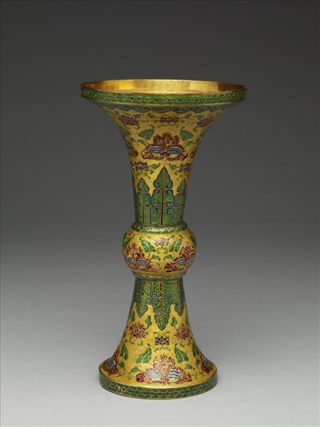 金胎內填琺瑯番蓮紋觚（五供）