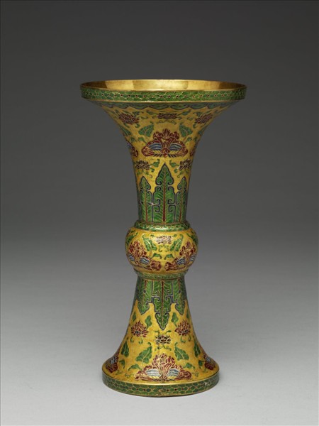 金胎內填琺瑯番蓮紋觚（五供）