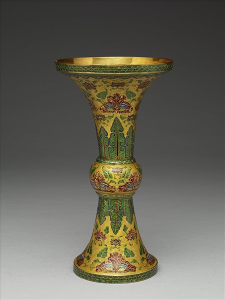 金胎內填琺瑯番蓮紋觚（五供）