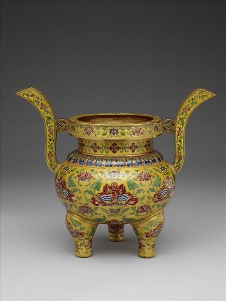 銅胎畫琺瑯蝙蝠花卉紋鼻煙壺- 故宮