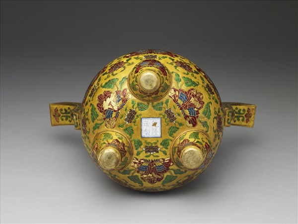 金胎內填琺瑯番蓮紋爐（五供）