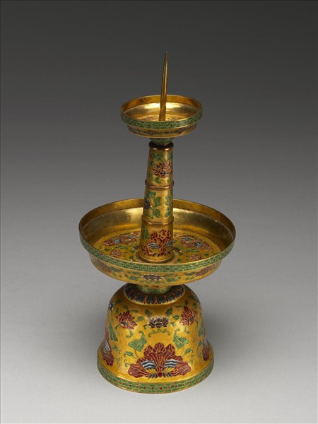 金胎內填琺瑯番蓮紋燭台（五供）