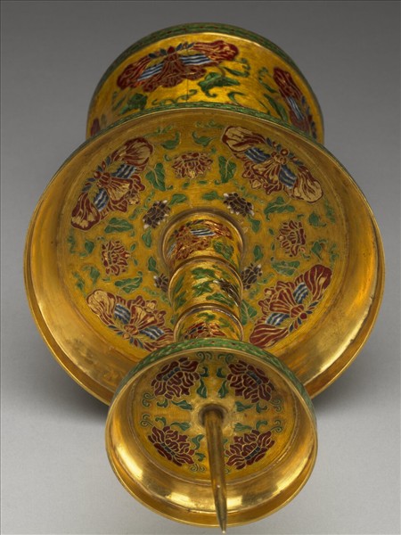 金胎內填琺瑯番蓮紋燭台（五供）