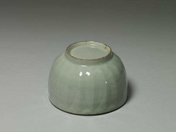 龍泉窯 青瓷蓮瓣紋碗