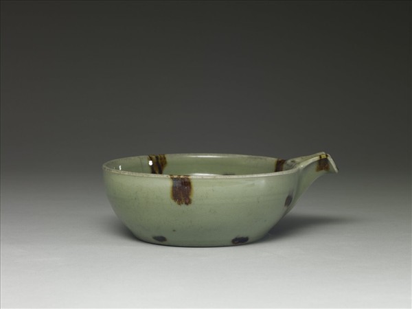 龍泉窯 青瓷褐斑匜式盂
