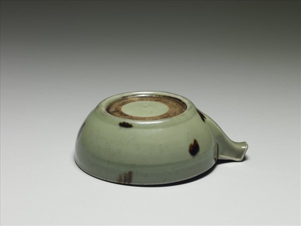 龍泉窯 青瓷褐斑匜式盂