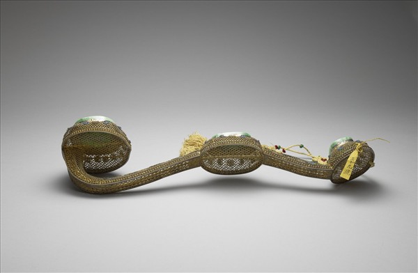 鍍金纍絲鑲翠玉太平有象銀如意