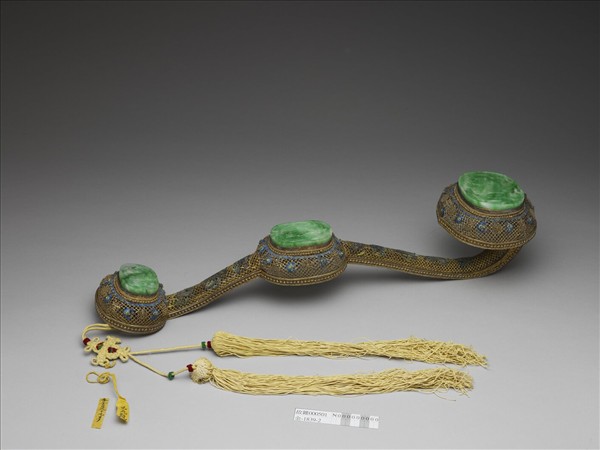 鍍金纍絲鑲翠玉太平有象銀如意