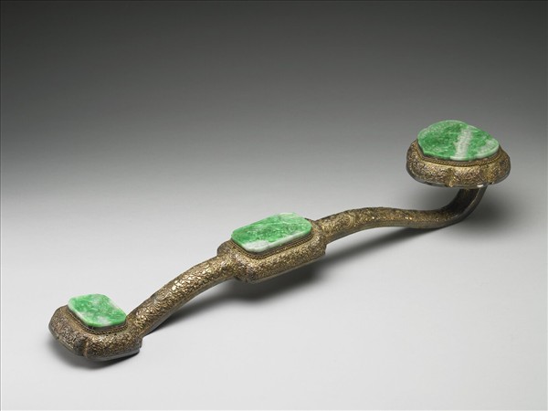 鍍金鐫刻花鳥鑲三翠銀如意