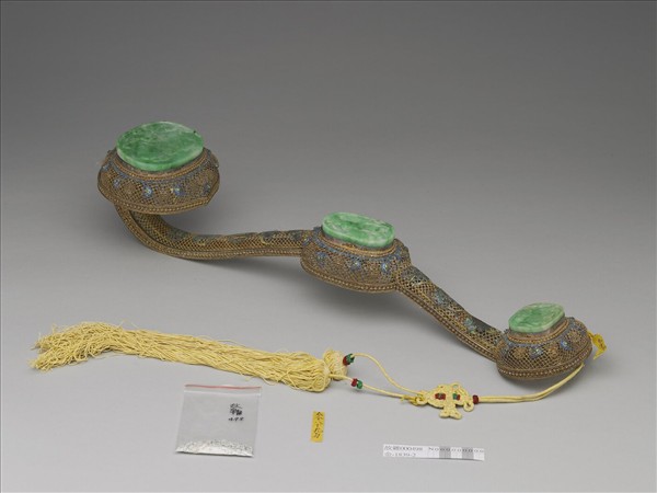 鍍金纍絲鑲翠玉太平有象銀如意