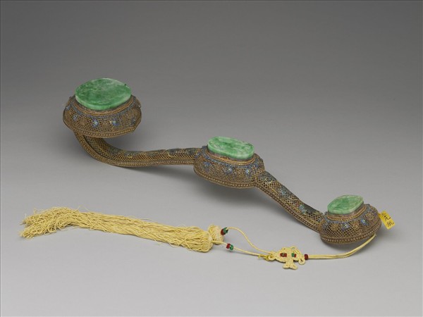 鍍金纍絲鑲翠玉太平有象銀如意