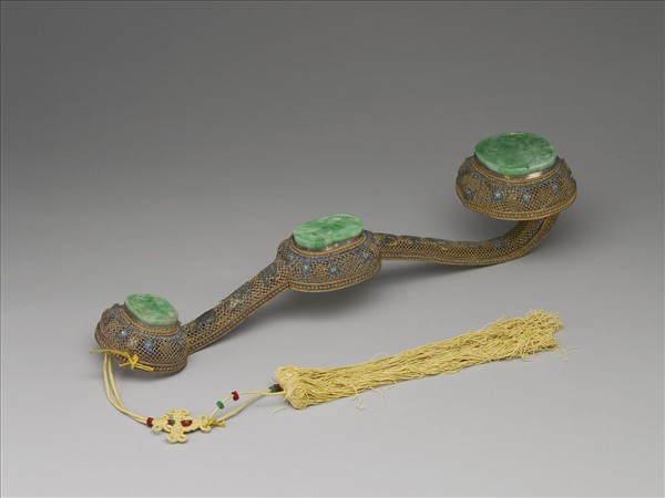 鍍金纍絲鑲翠玉太平有象銀如意