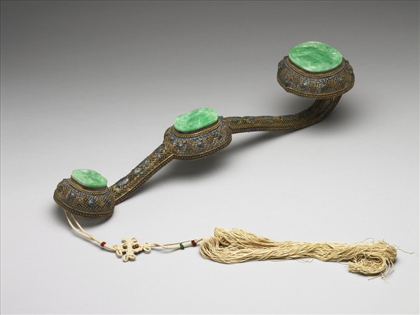 鍍金纍絲鑲翠玉太平有象銀如意