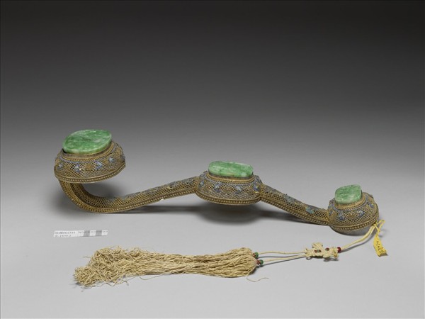 鍍金銀絲嵌翡翠如意