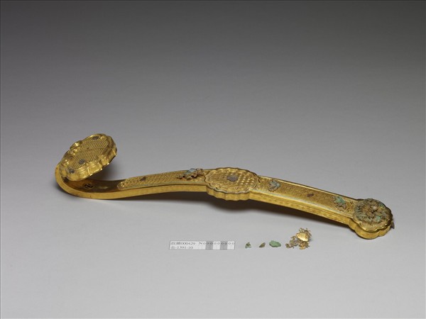 金柄嵌松石點翠如意