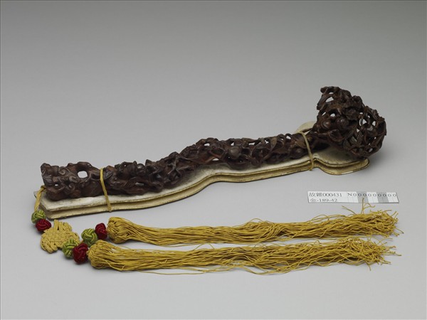 紅木雕花果如意