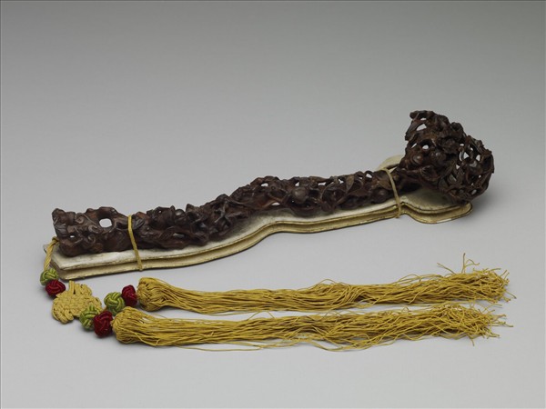 紅木雕花果如意