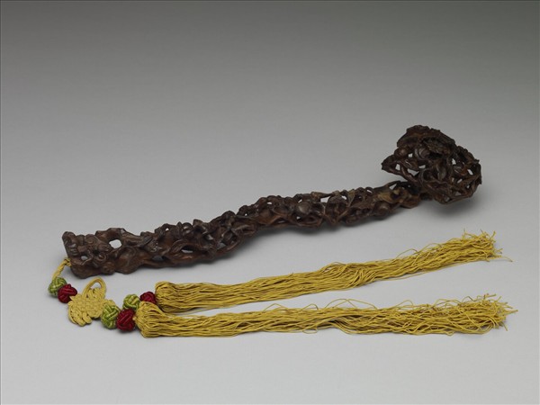 紅木雕花果如意