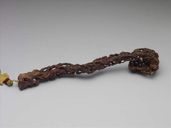 紅木雕花果如意