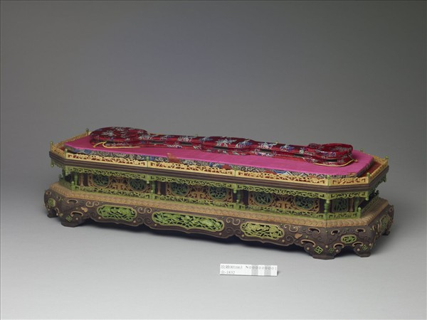 鏤雕三友紋嵌象牙染骨檀香木座