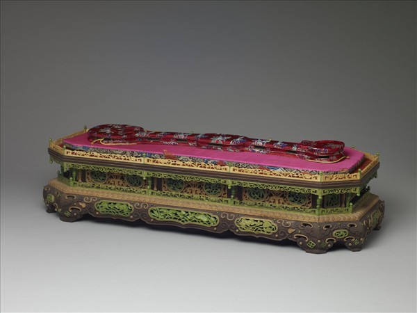 鏤雕三友紋嵌象牙染骨檀香木座