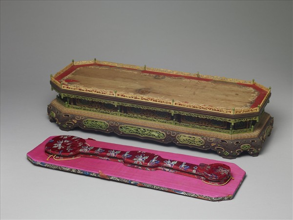 鏤雕三友紋嵌象牙染骨檀香木座