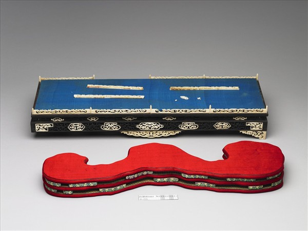 嵌象牙如意木座