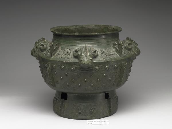 鉤連乳丁紋羊首罍