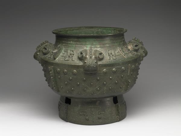 鉤連乳丁紋羊首罍