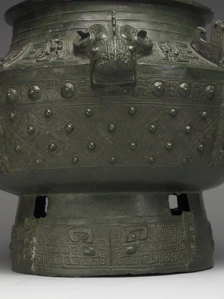 鉤連乳丁紋羊首罍