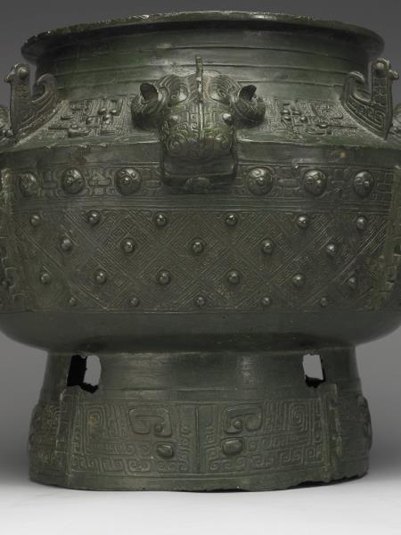 鉤連乳丁紋羊首罍