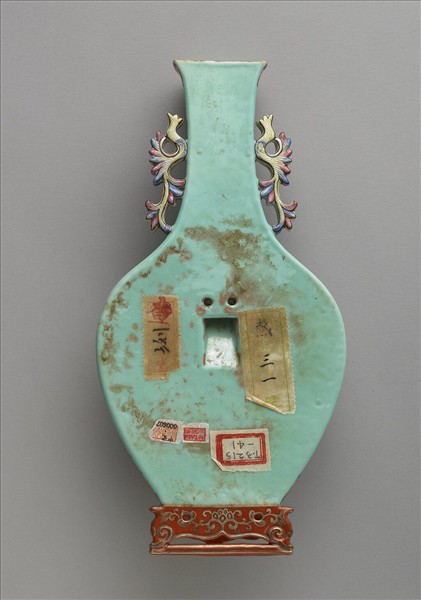 粉彩天藍紅海水龍紋雙耳轎瓶