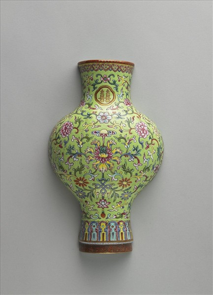 綠地粉彩雙喜字花卉紋轎瓶