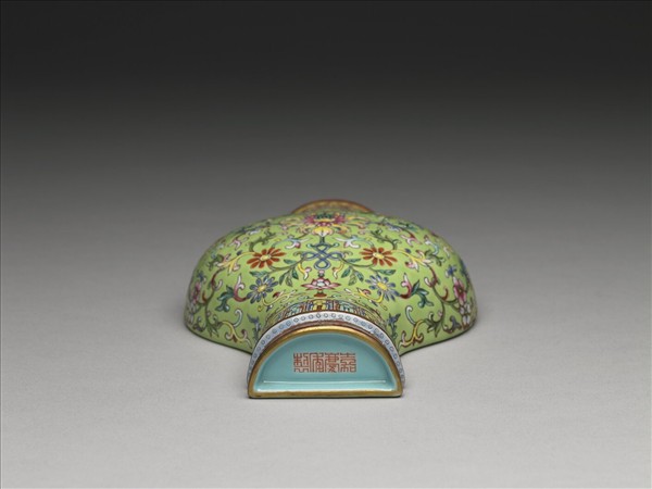 綠地粉彩雙喜字花卉紋轎瓶