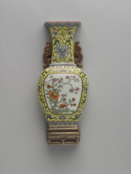 粉彩黃地花卉御製詩雙耳轎瓶