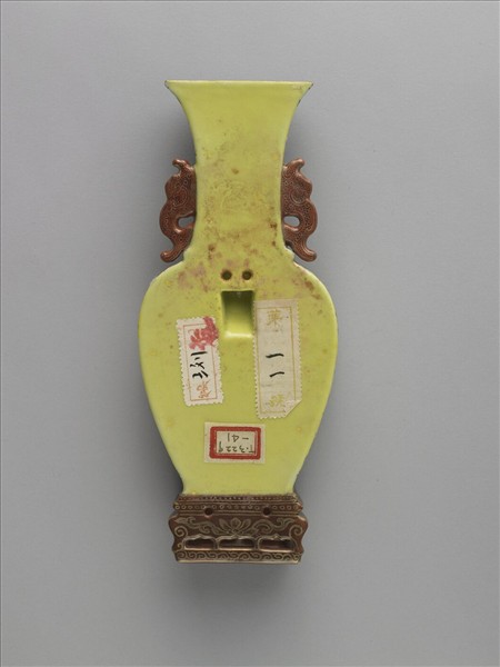 粉彩黃地花卉御製詩雙耳轎瓶