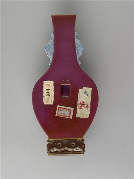 紅地洋彩番蓮紋雙輻耳轎瓶