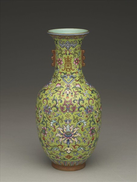 粉彩綠地番蓮紋雙耳瓶