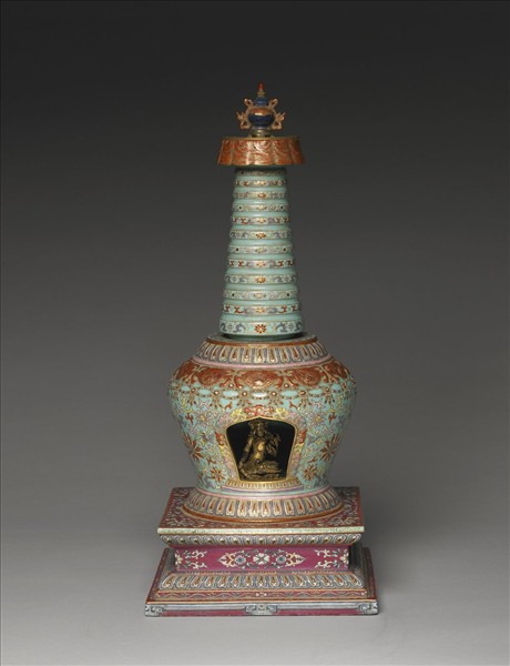 粉彩綠地花卉紋塔形龕