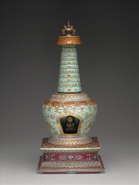 粉彩綠地花卉紋塔形龕