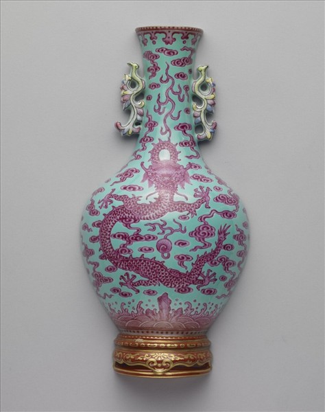 粉彩天藍紅海水龍紋雙耳轎瓶