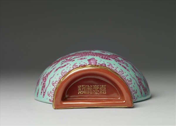 粉彩天藍紅海水龍紋雙耳轎瓶