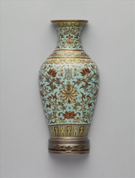 洋彩松石綠地描金番蓮紋轎瓶