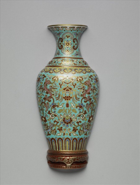 粉彩天藍描金螭龍番蓮紋轎瓶