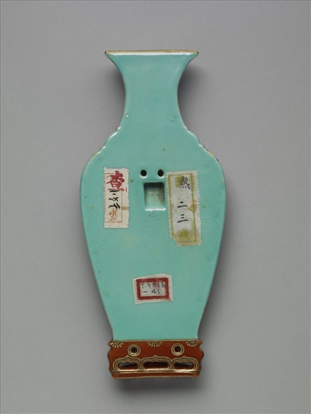 粉彩天藍描金螭龍番蓮紋轎瓶