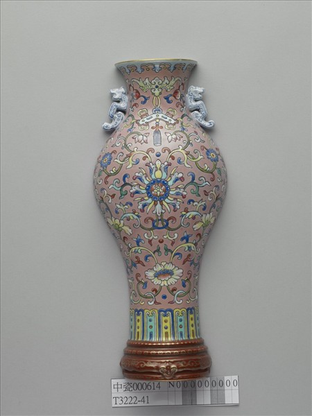 粉紅地洋彩花卉蝙蝠銜磬雙耳轎瓶