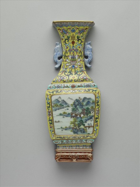 黃地粉彩山水花卉雙耳轎瓶