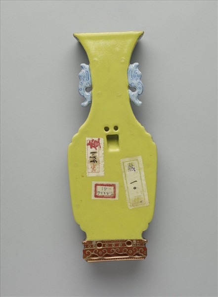 黃地粉彩山水花卉雙耳轎瓶