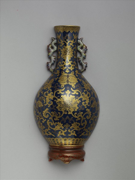 霽青釉描金番蓮紋雙耳轎瓶