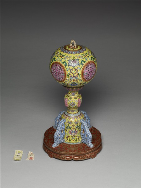 粉彩黃地福慶紋冠架